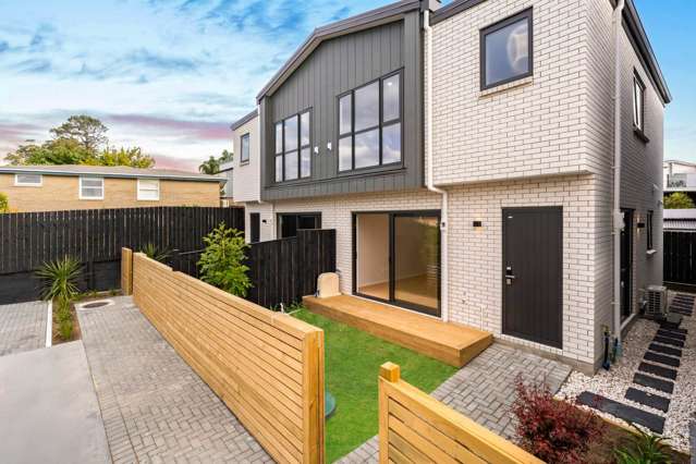 Contemporary 3-Bedroom Duplex in a Prime Location