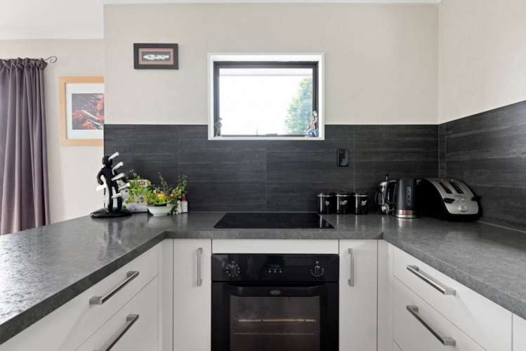 2/10 Chisnall Street Stoke_7