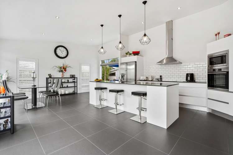 33 O'Farrell Drive One Tree Point_6