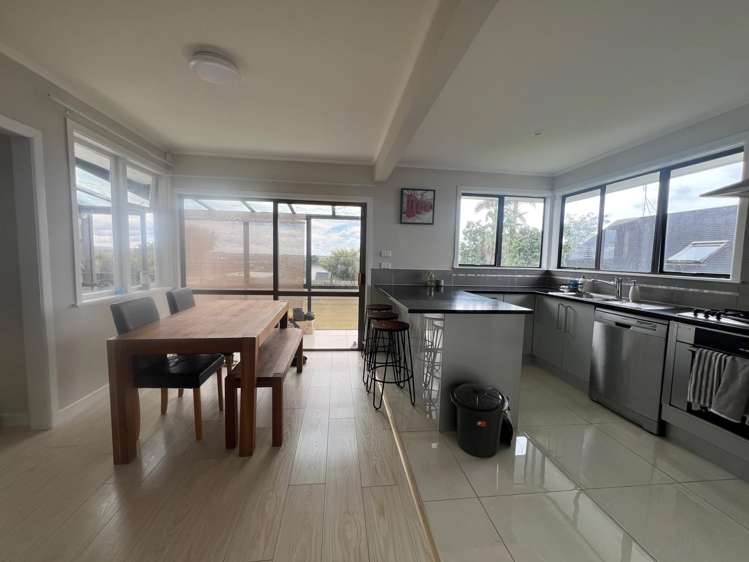 17 Bradbury Road Botany Downs_1