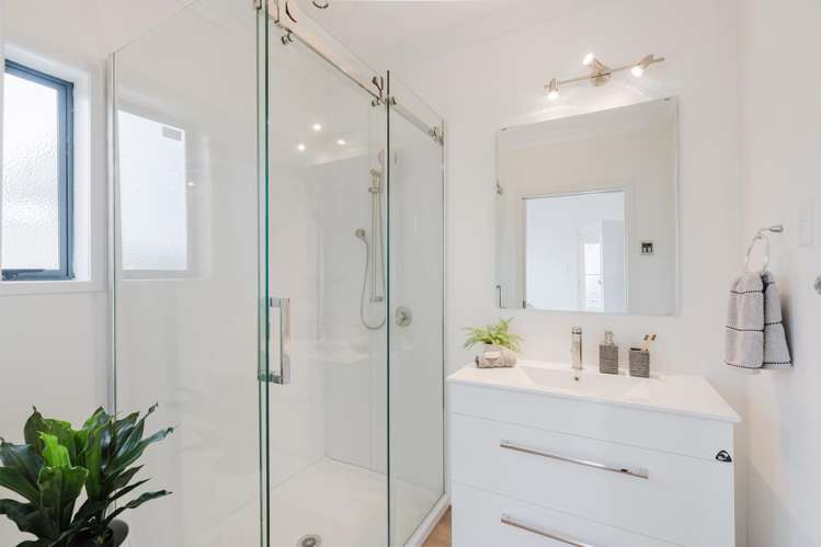 35 Lake Crescent Hamilton Lake_12