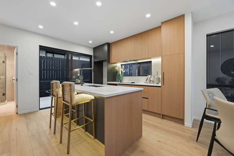 3B & 3C Towra Place Botany Downs_19