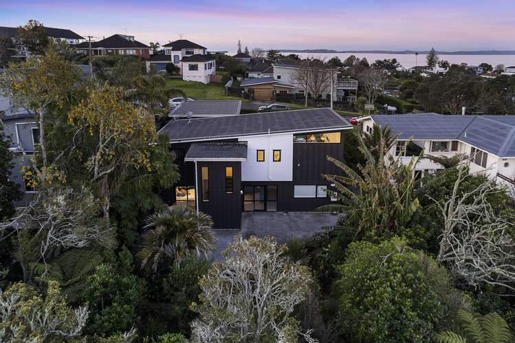 15 Beach Road Mellons Bay_24