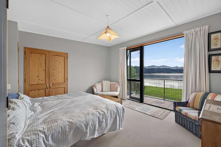 481 Marine Drive Charteris Bay_12