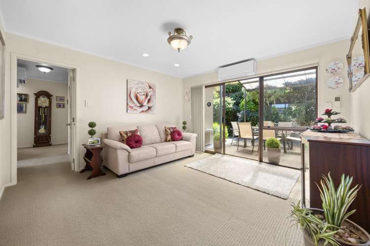 12 St Simon Place Botany Downs_18