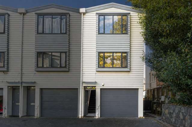 3 Beddy Parnell Townhouse!