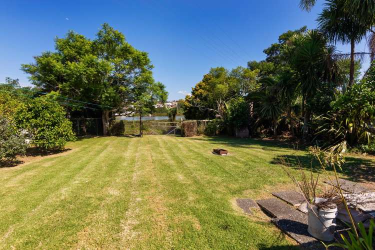 44 Cobham Crescent Kelston_17