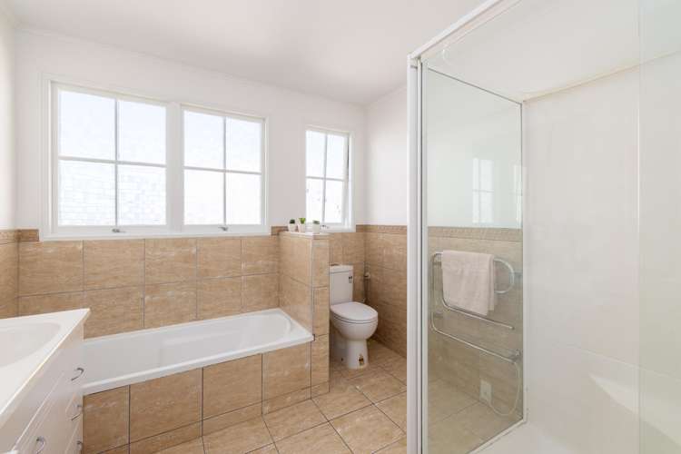 18 Delaware Crescent Russley_11