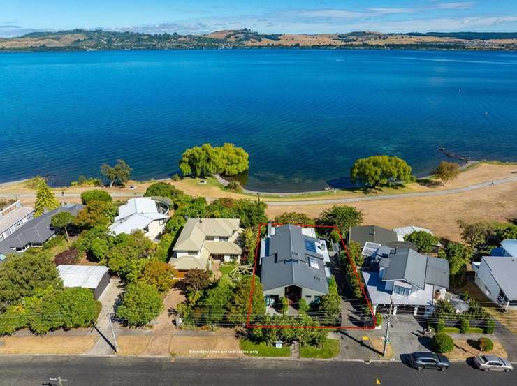 A large waterfront home on Rainbow Drive, in Rainbow Point, sold at a competitive auction for $4.15m. Photo / Supplied