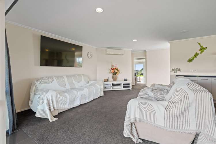 1484 Egmont Road Egmont Village_13