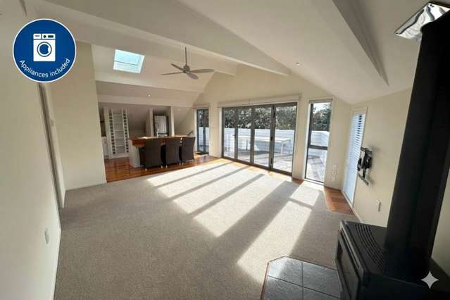 Two bedroom plus a study in Sunnyhills