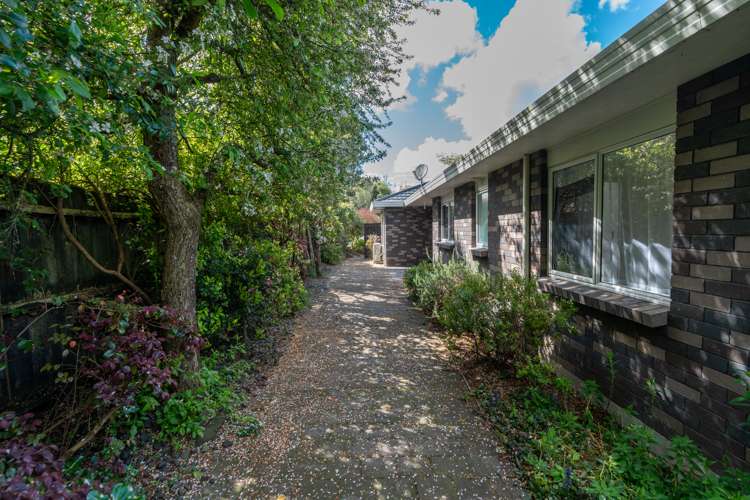 96 Dixon Road Glenview_15