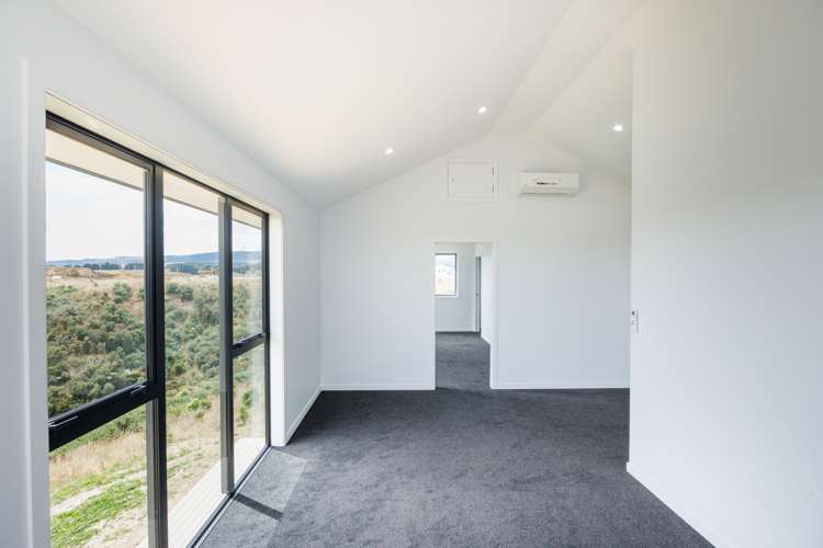 54 Sardinia Grove Fitzherbert_17