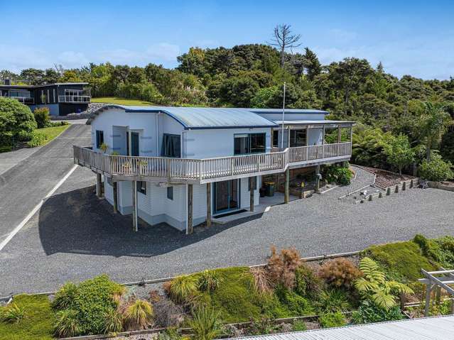 Cosy Two-Bedroom Unit with Views over Snells Beach