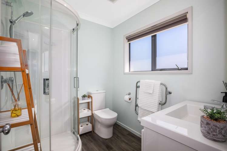 5 Colin Guppy Crescent Riverstone Terraces_11