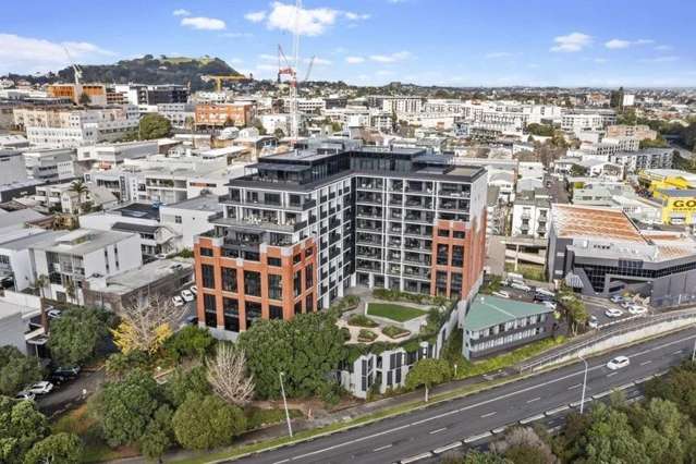 Spacious 2-Bedroom, 2-Bathroom Apartment in Eden Terrace – $820 per Week