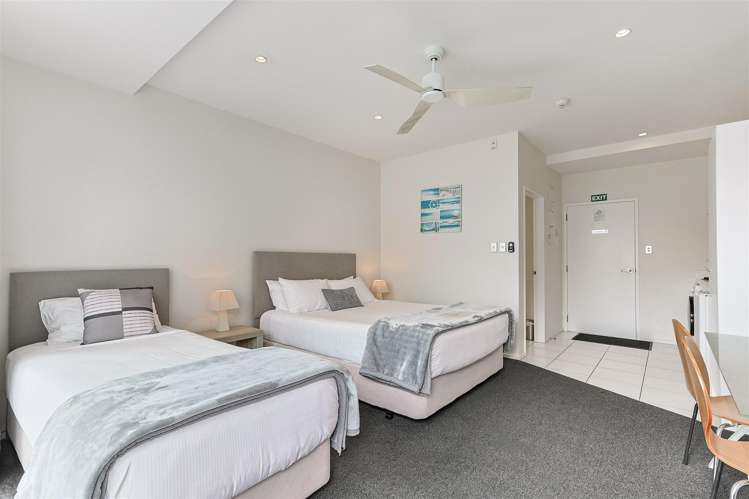 5,7 and 8/27 Marine Parade Carters Beach_24