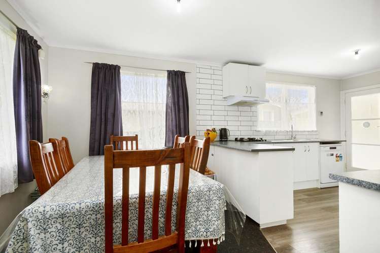 38 Parkway Wainuiomata_9