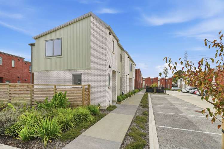 65 Te Ara Wai Mangere East_14