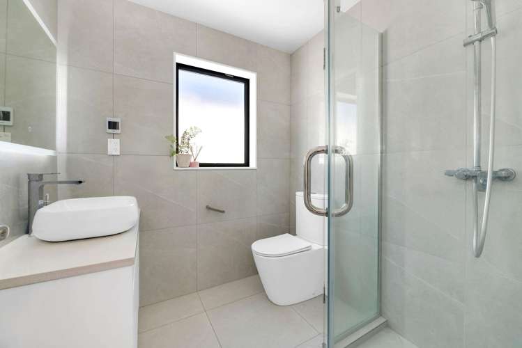 23 Tannaghmore Drive Flat Bush_15