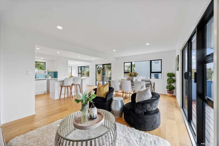 2/126 Beach Road Castor Bay_9