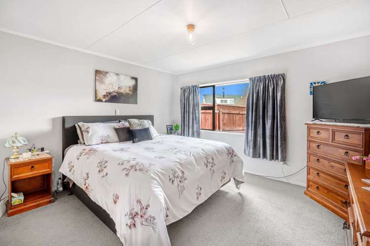 7 Charisma Court Kelvin Grove_16