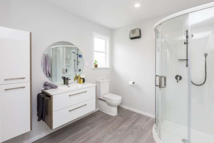 11 Richard Grove Stokes Valley_10