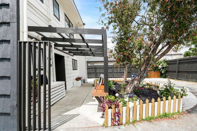 1/33 Hedge Row Sunnyhills_11