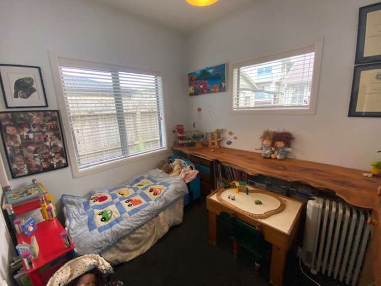 8 Ropata Avenue Point England_11