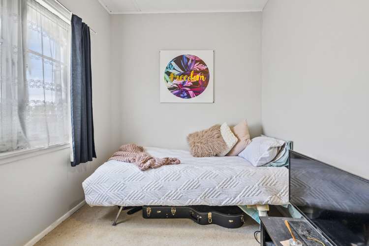 38 Hall Crescent Epuni_14