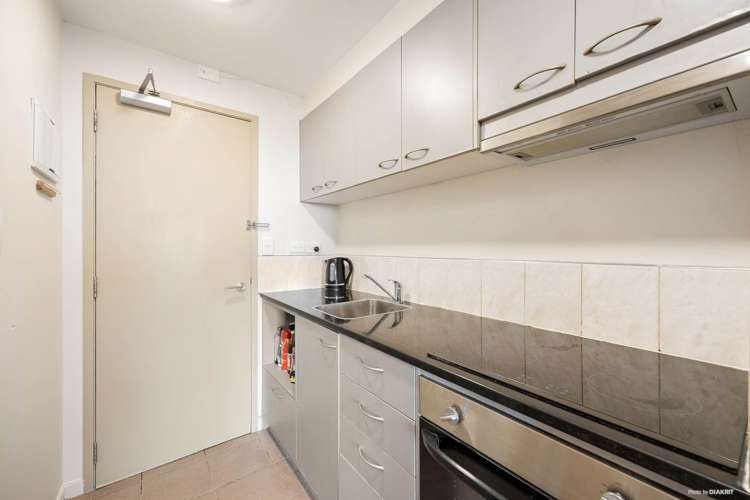 201/135 Hobson Street_3