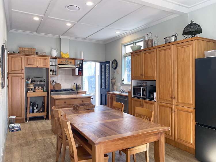 11 Apirana Avenue Regent_13