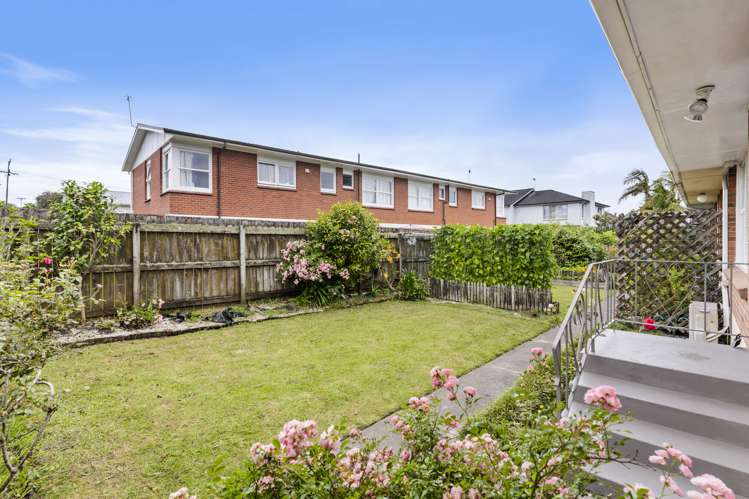 2/34 Lake Pupuke Drive Takapuna_19