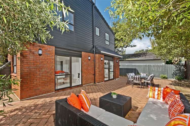 2/4 Holiday Road Milford_2