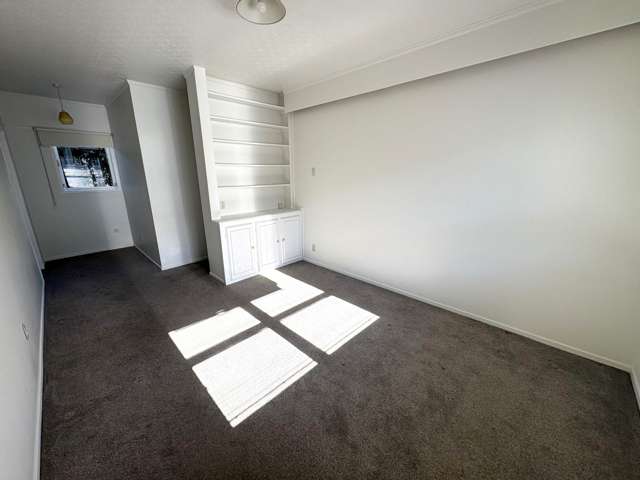 2/58 Clonbern Road Remuera_4