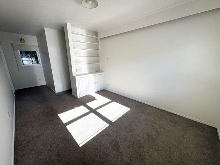 2/58 Clonbern Road Remuera_4