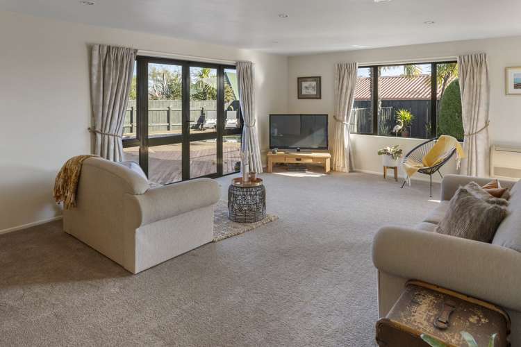 4 Gershwin Grove Stoke_13