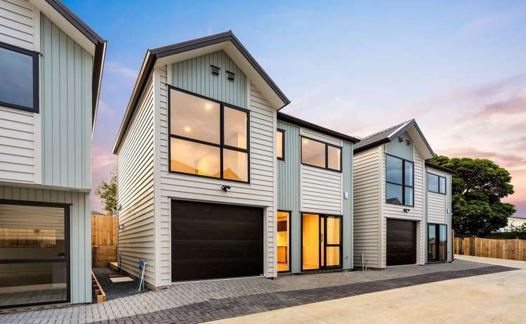 2/33 Buscomb Ave Henderson_1