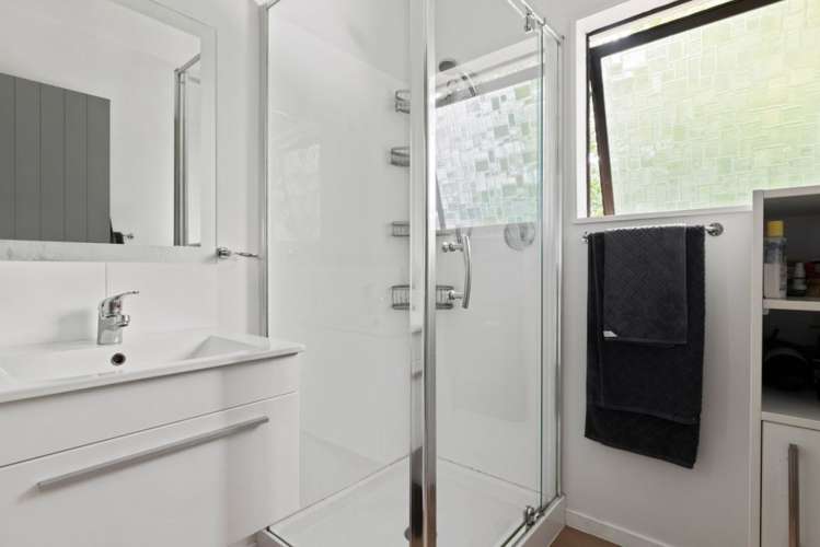 2/10 Chisnall Street Stoke_16