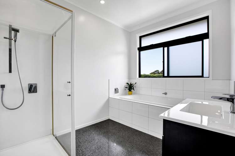 135 Sealy Road Omata_13