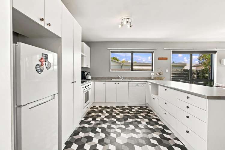 64 Cuffs Road Wainoni_22