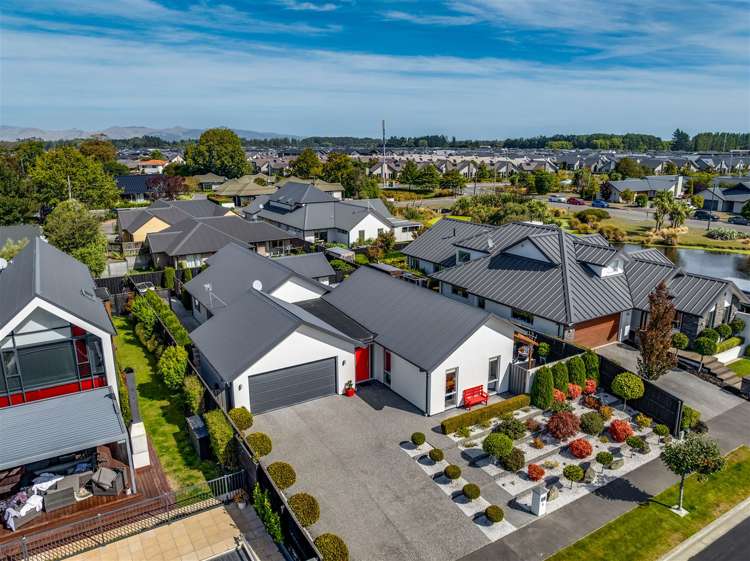 6 Lakebridge Place Parklands_24