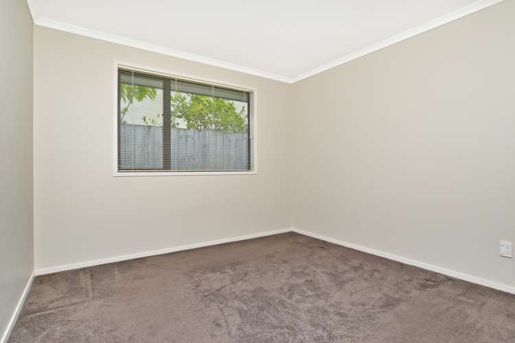 22 Pointon Glade Grandview Heights_13