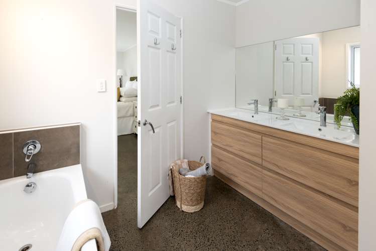 5 Thistle Close Beachlands_22