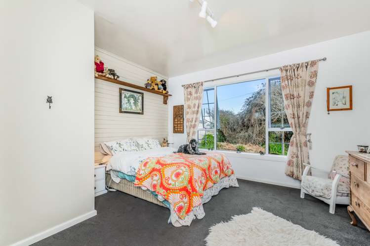 494 Lake Road South Leeston_11