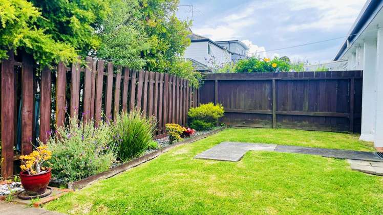 1/6 Vivian Wilson Drive Eastern Beach_17