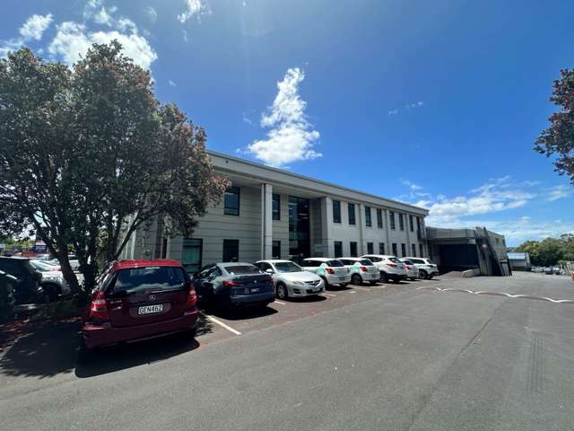 EXCELLENT POSITION - WAREHOUSE / OFFICE