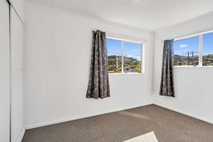 1/4 Maitland Avenue Stoke_13