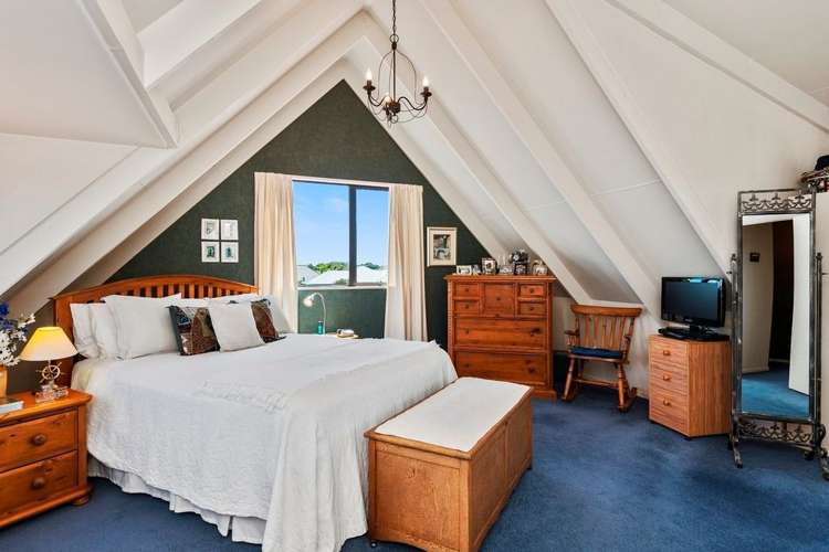 5 Sheraton Place Redwood_13