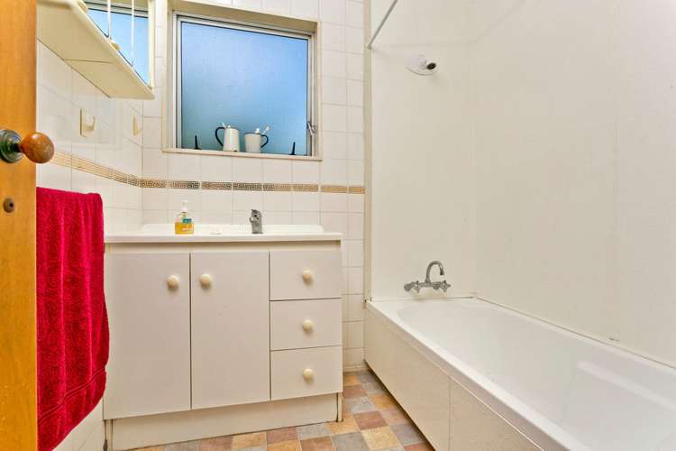 2/121 Mokoia Road Birkenhead_10